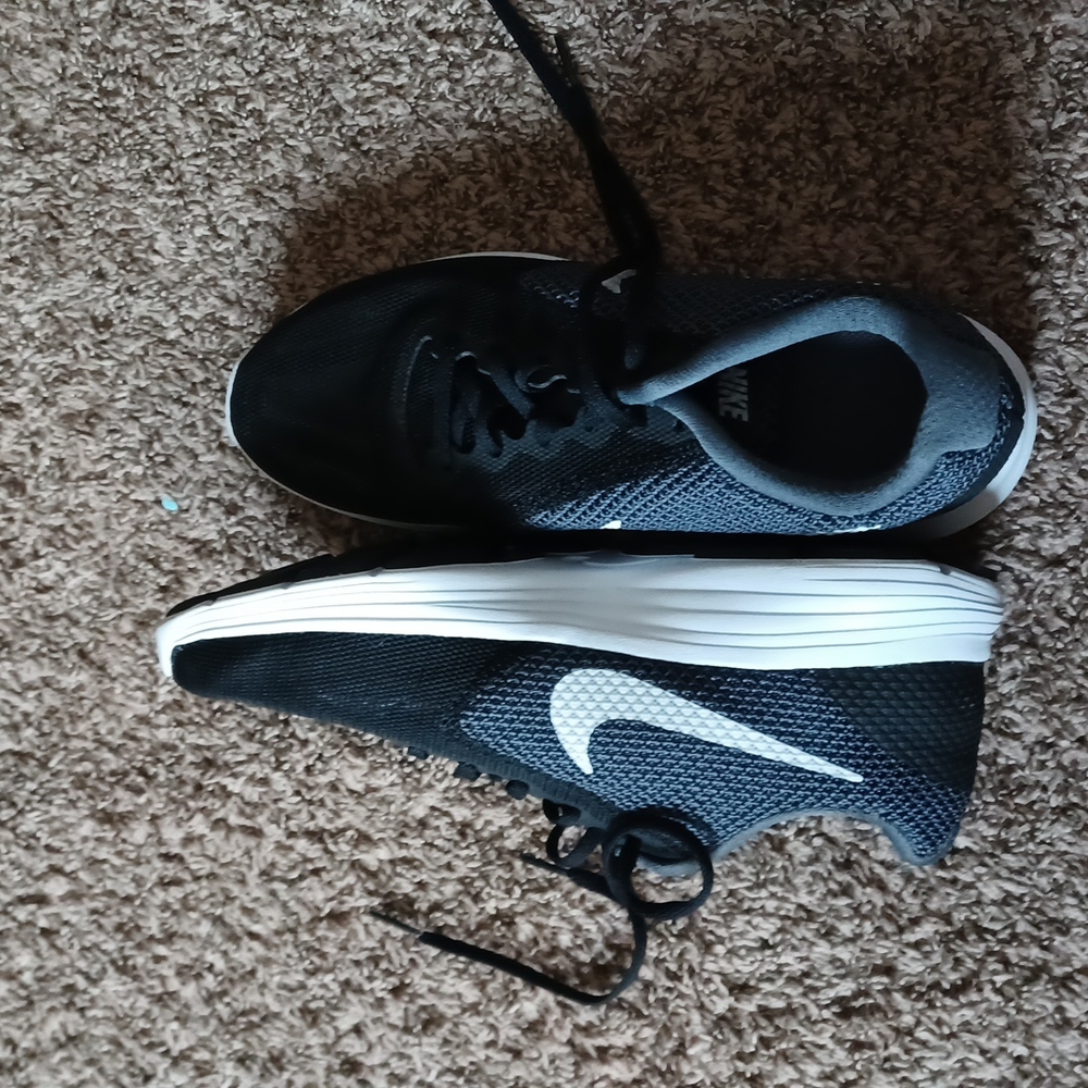 Shoes - Picture 2 of 7